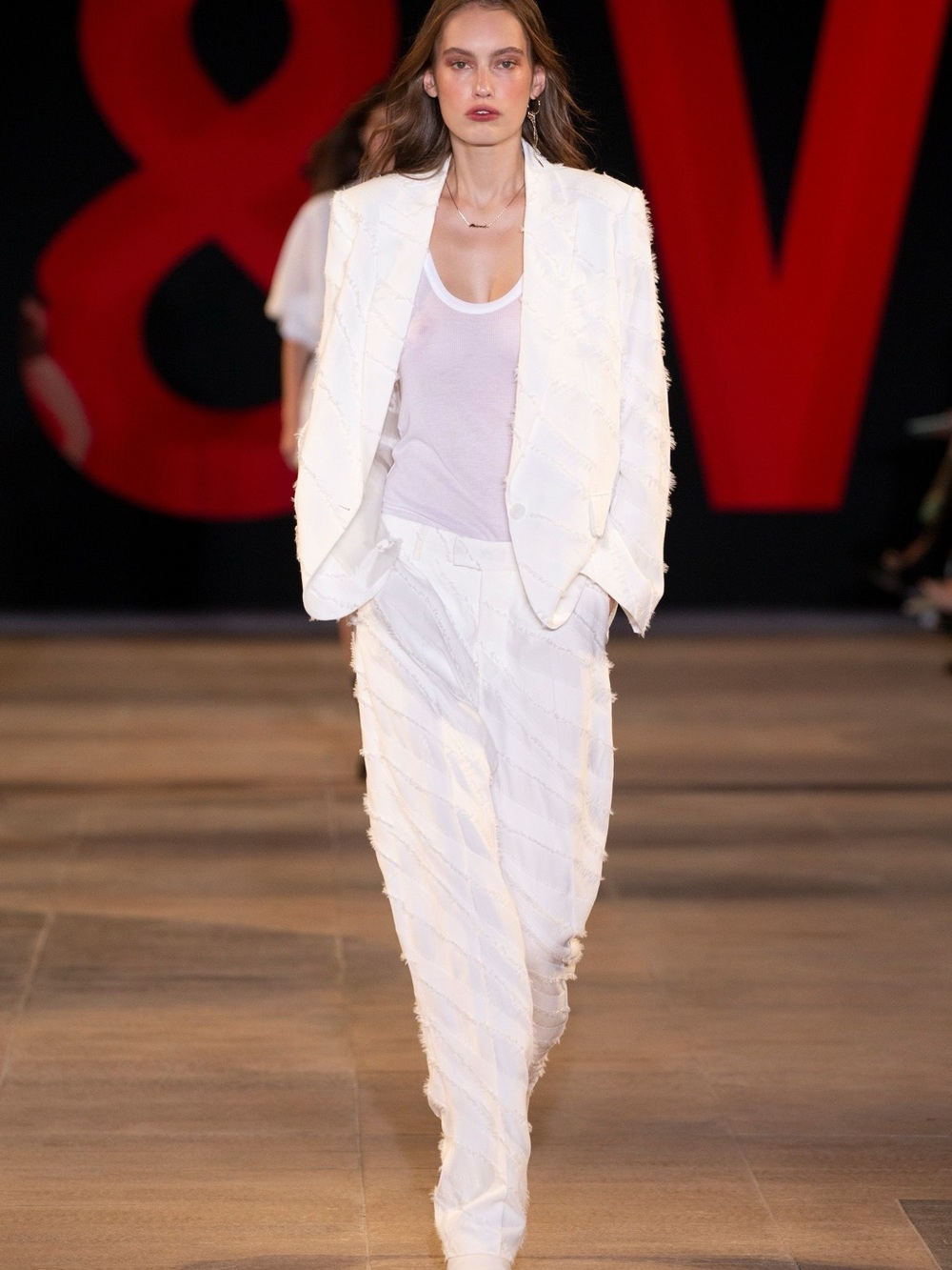 Men's white pants with patch pocket